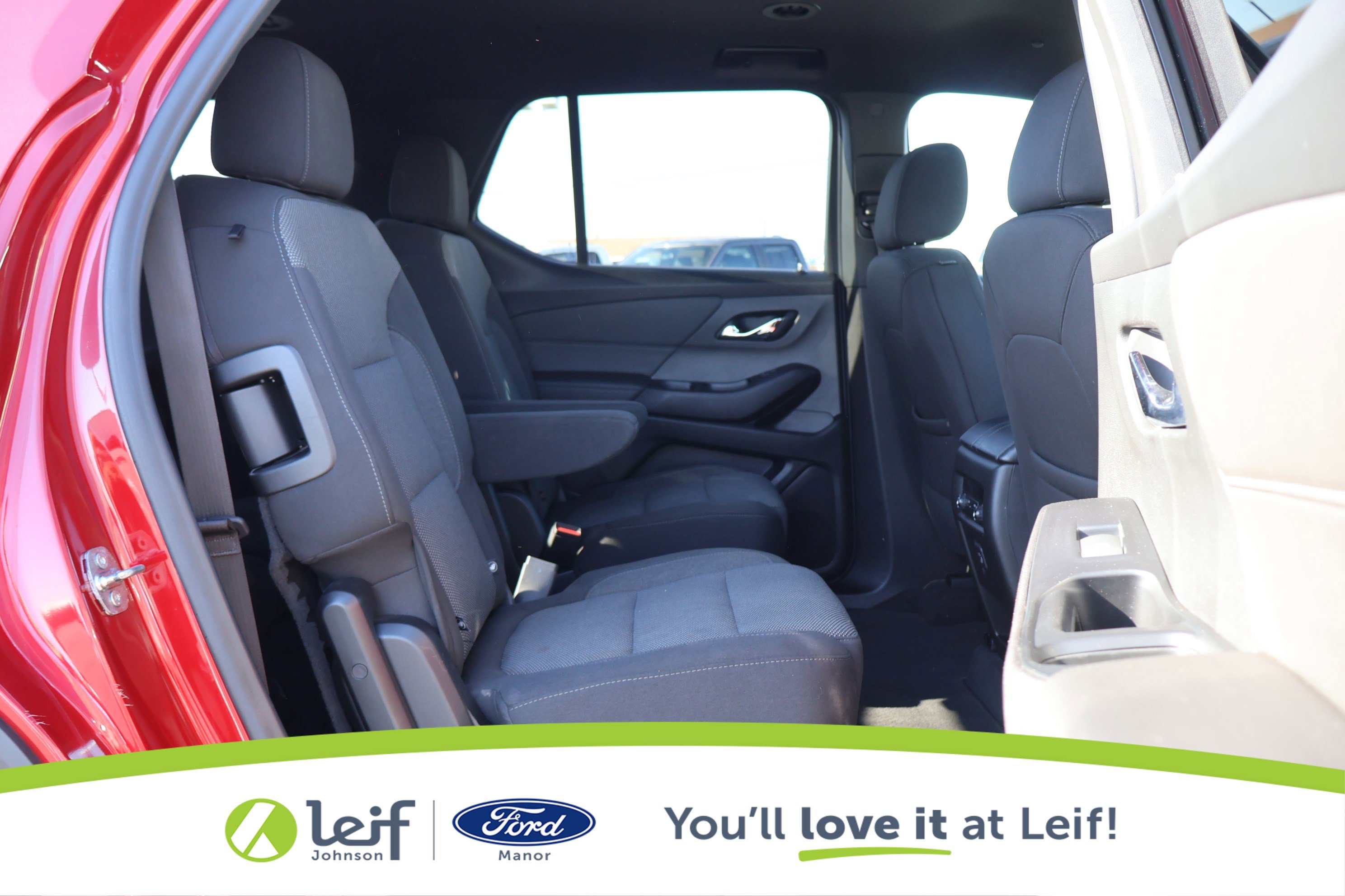 Used 2023 Chevrolet Traverse LT image 34