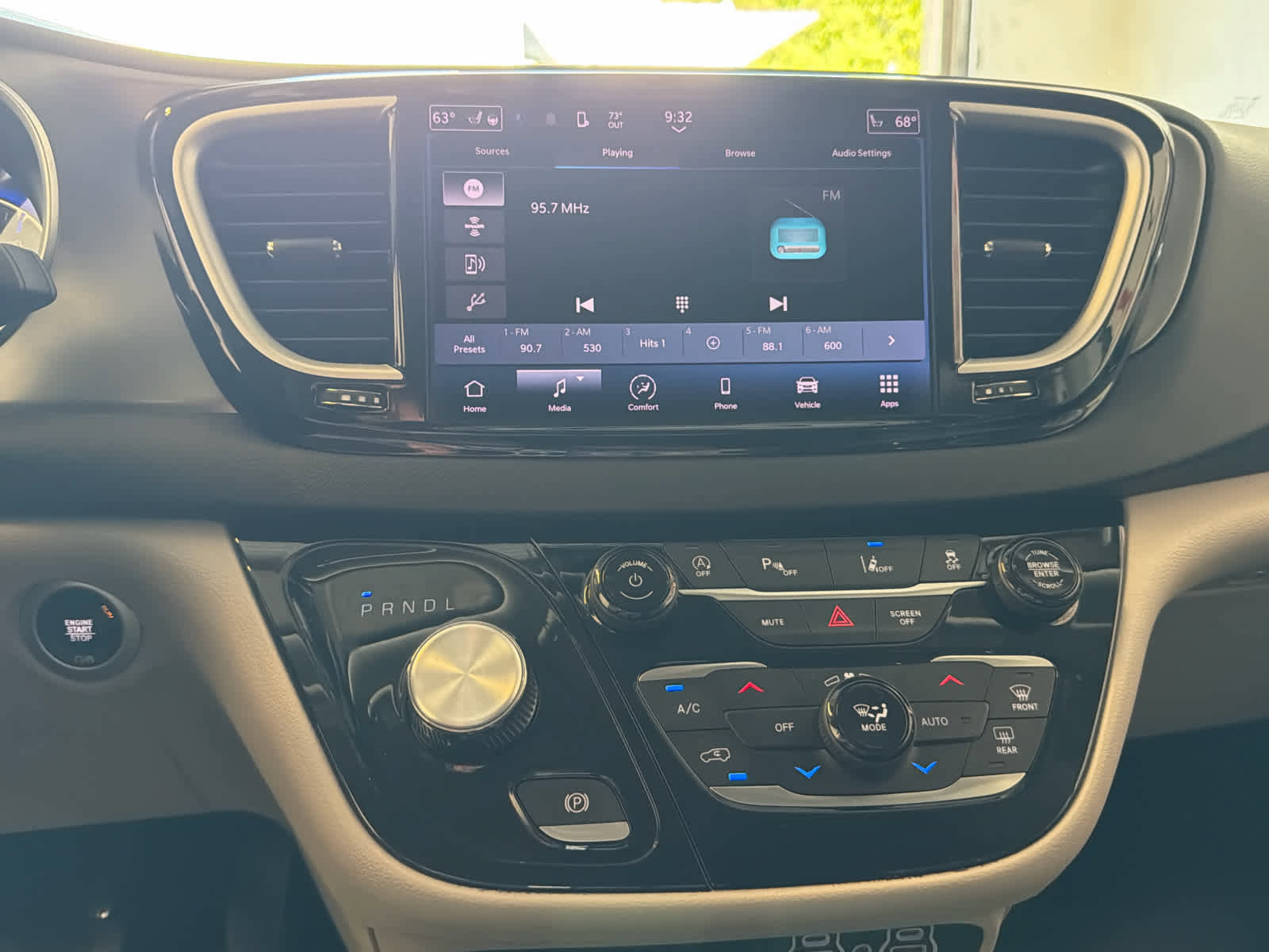 Used 2023 Chrysler Pacifica Touring-L FWD image 47