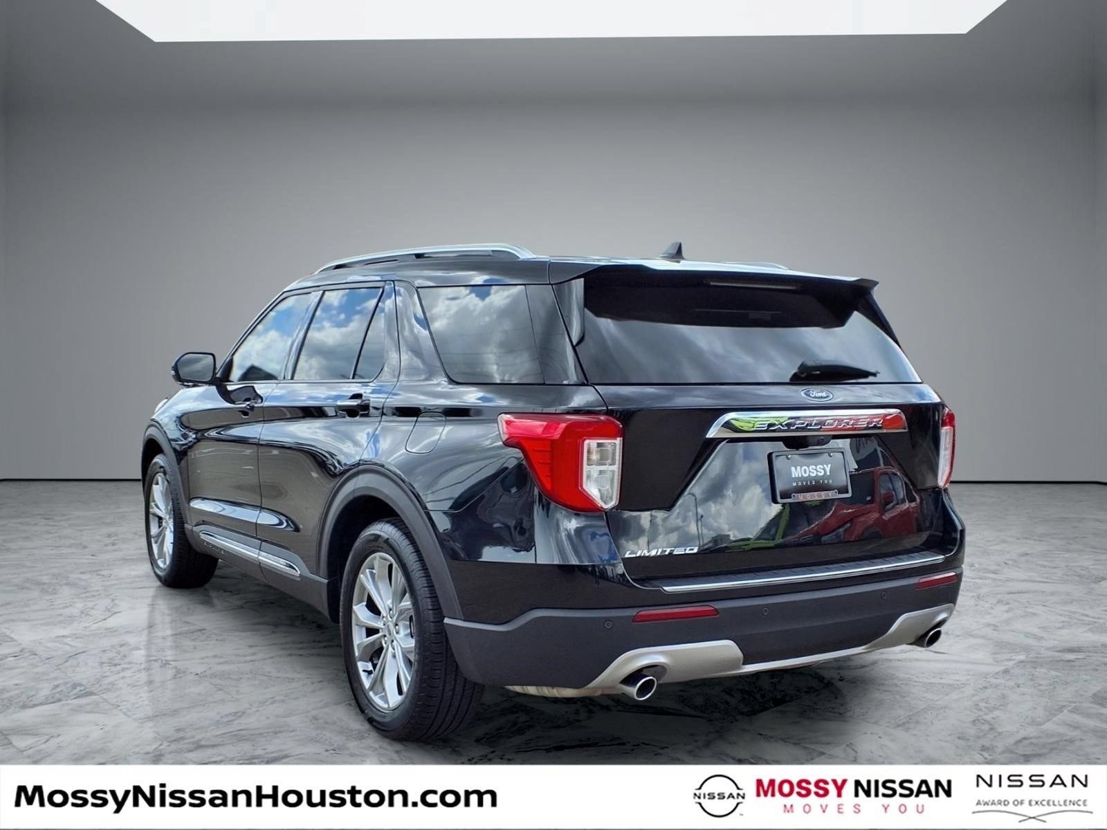 Used 2021 Ford Explorer Limited RWD image 2