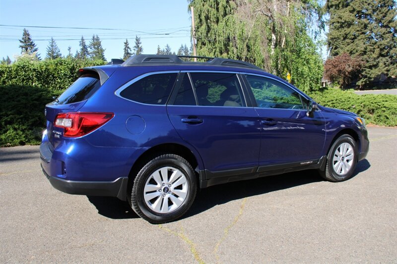Used 2016 Subaru Outback 2.5i Premium AWD/4WD image 3