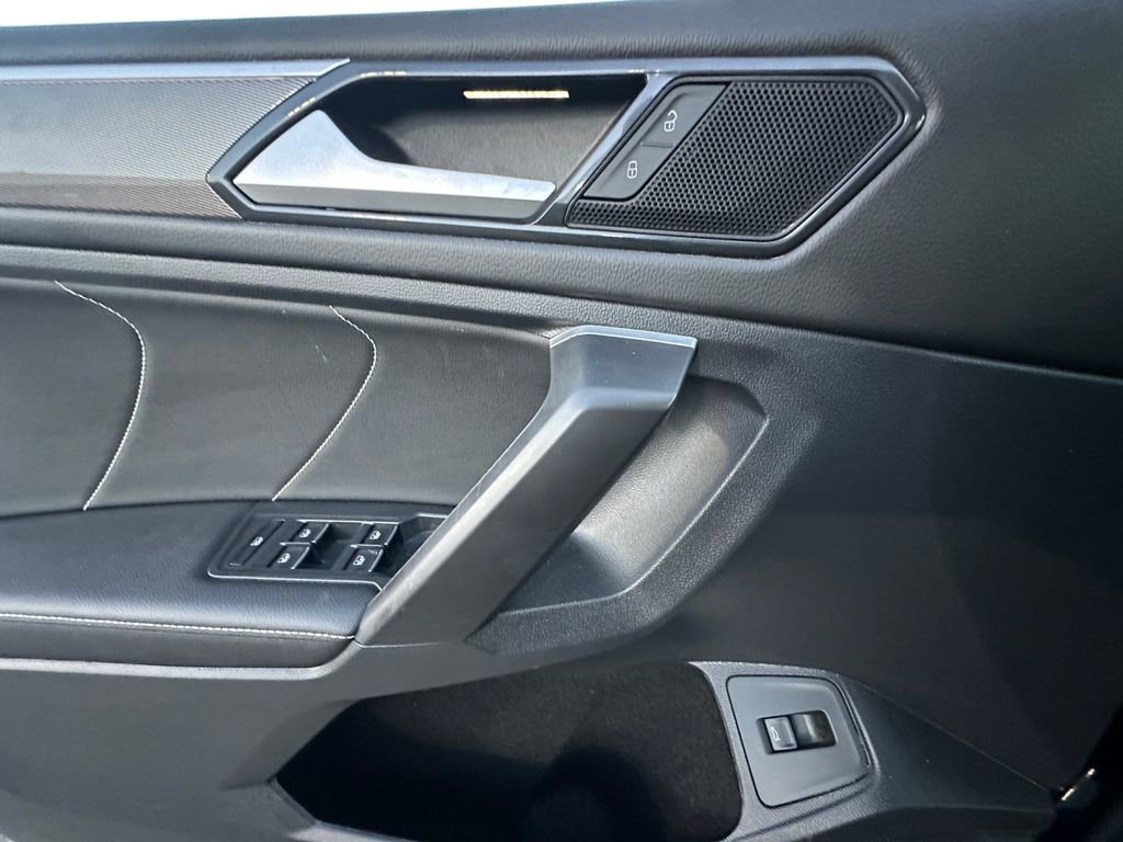 Used 2024 Volkswagen Tiguan SE R-Line image 11