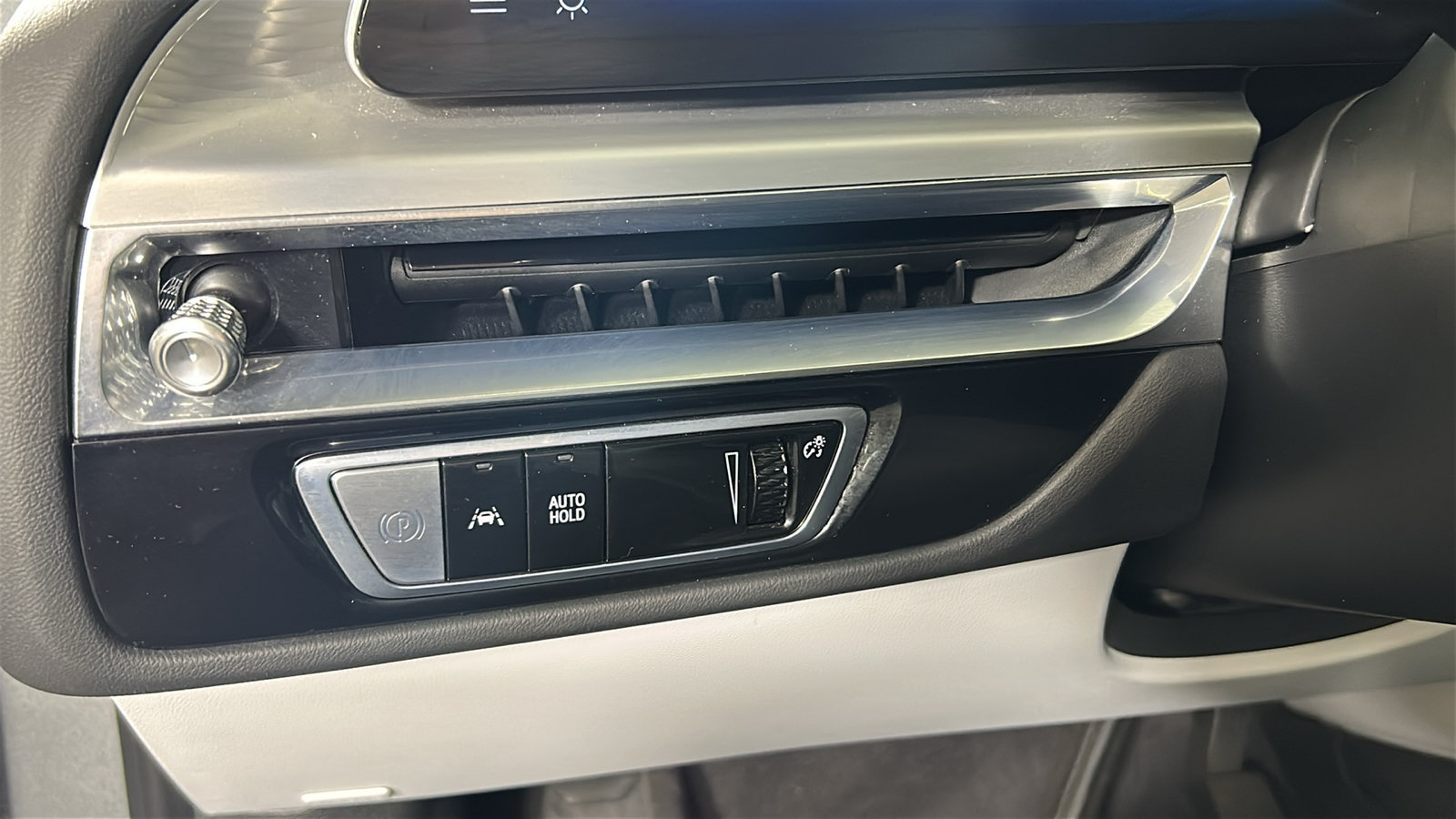 Used 2024 Cadillac Lyriq Luxury AWD/4WD image 24