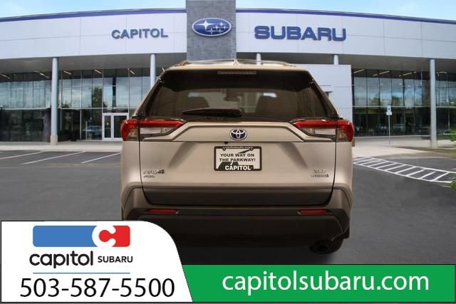 Used 2022 Toyota RAV4 XLE Premium AWD/4WD image 5