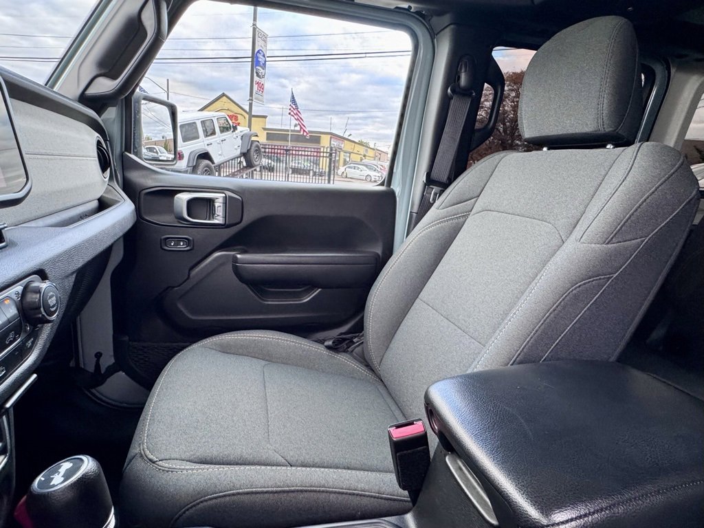 Used 2024 Jeep Wrangler Unlimited image 14