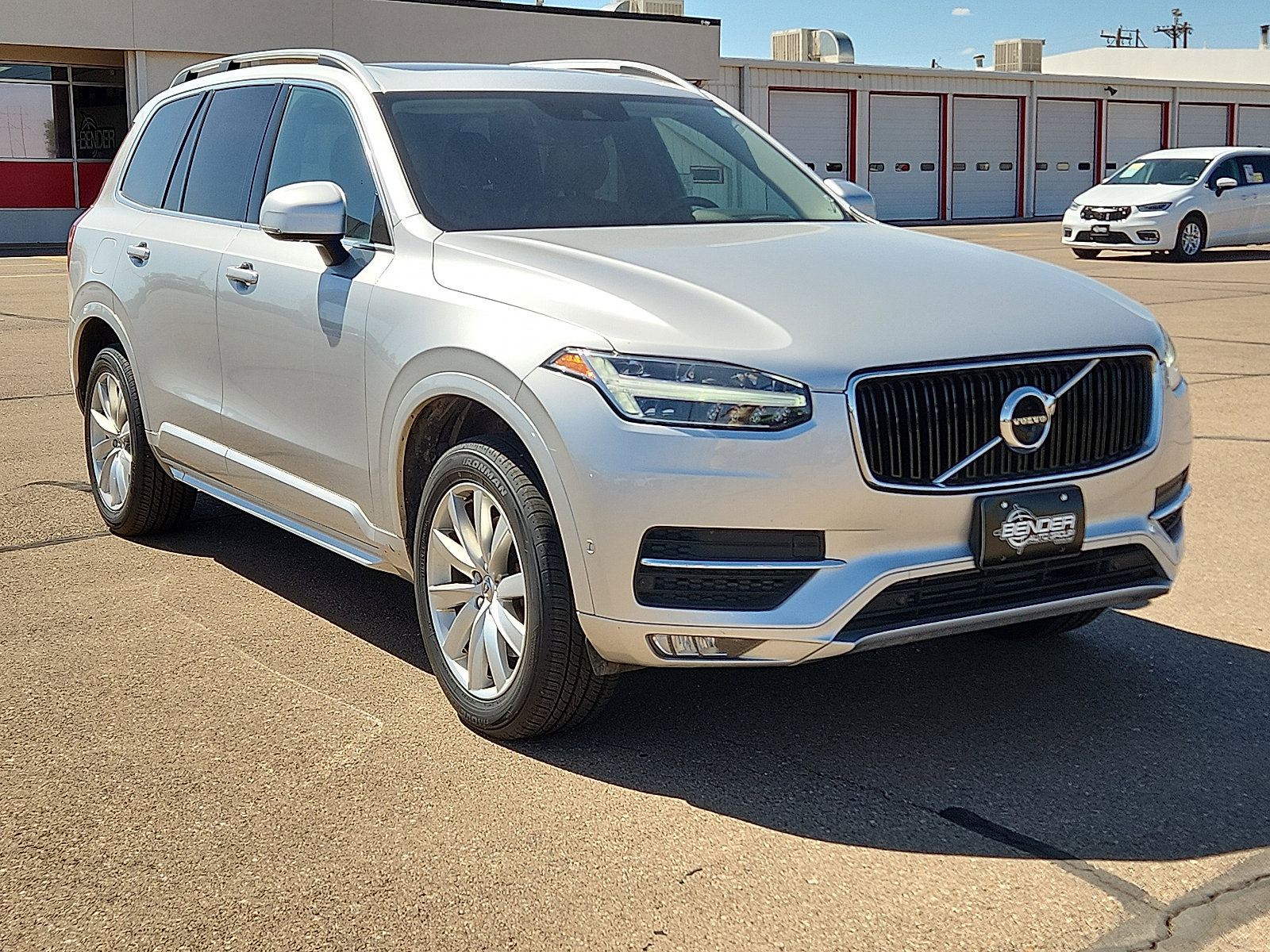 Used 2018 Volvo XC90 T5 Momentum w/ Convenience Package FWD image 6