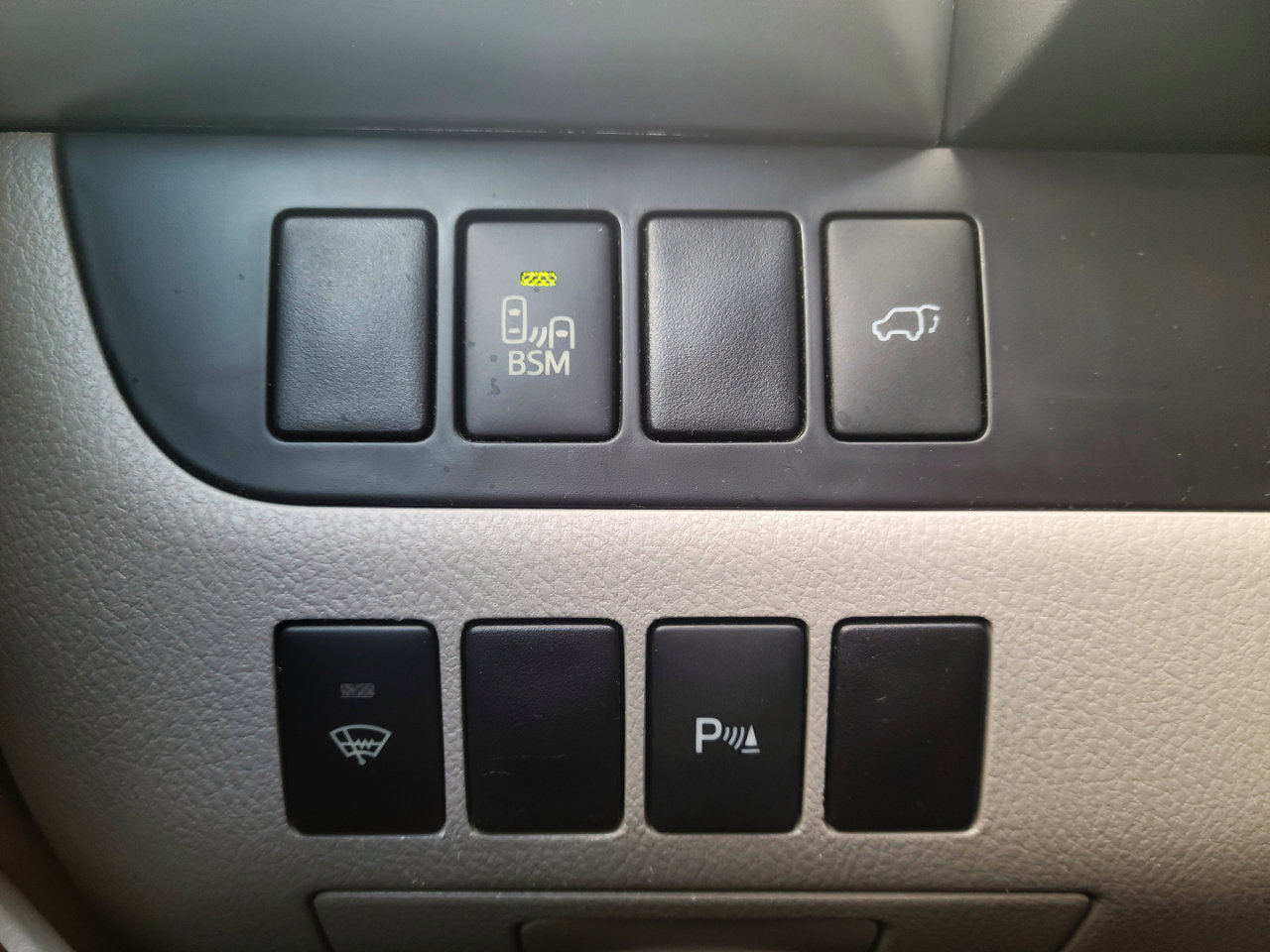 Used 2016 Toyota Highlander Limited image 18