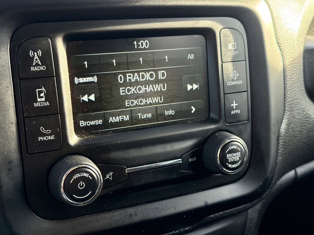 Used 2017 Jeep Renegade Latitude image 23