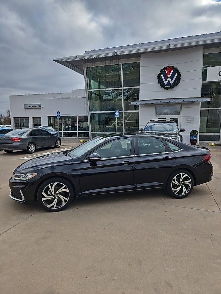 Used 2025 Volkswagen Jetta SEL image 8