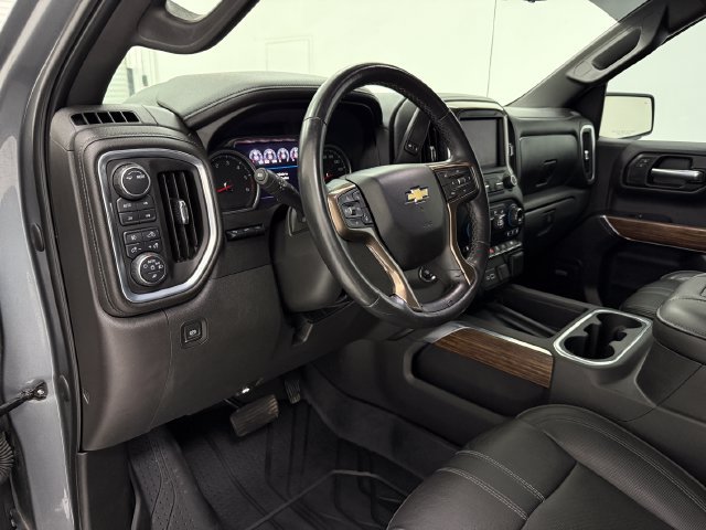 Used 2021 Chevrolet Silverado 1500 High Country w/ Technology Package AWD/4WD image 9