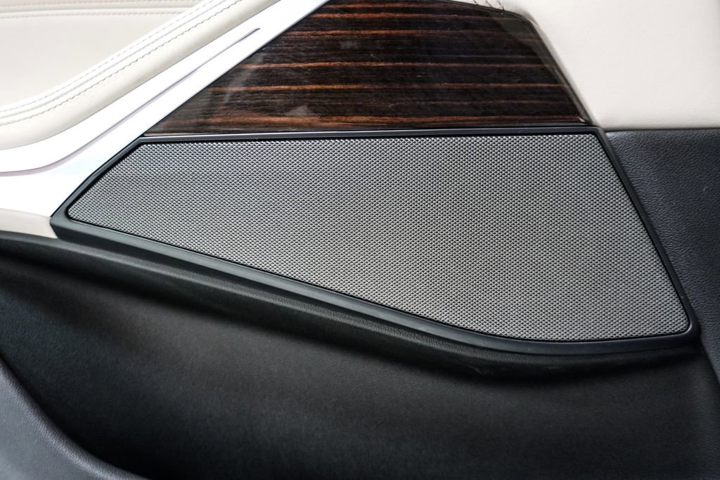 Used 2020 BMW X5 M50i w/ Premium Package image 10