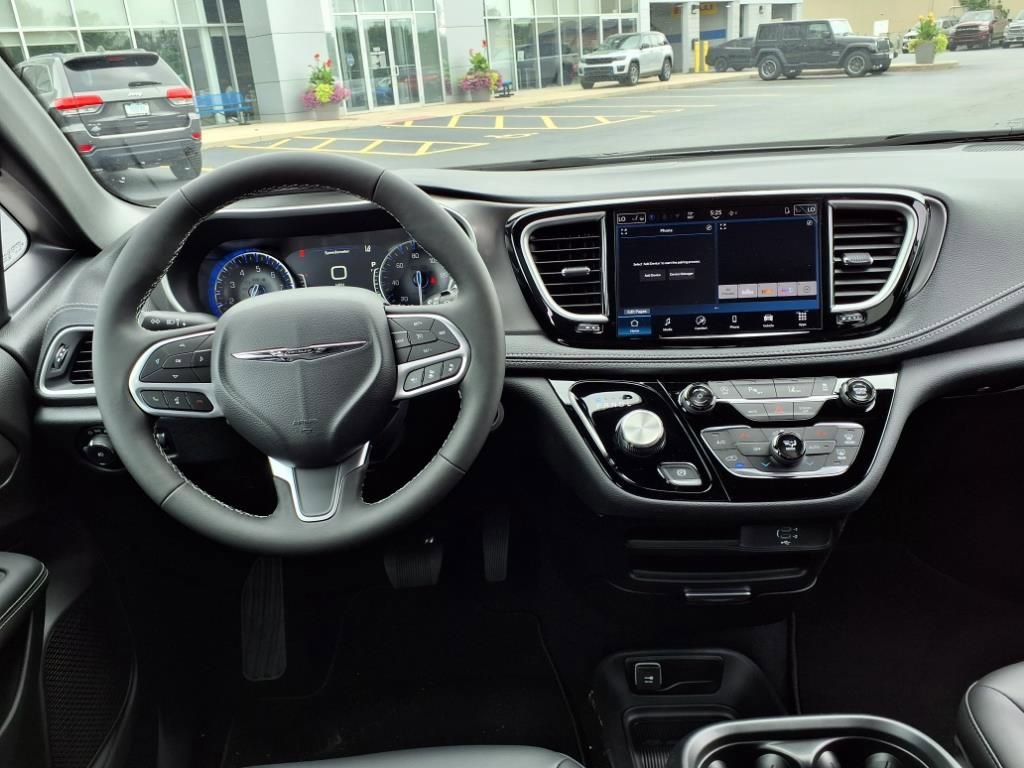 New 2026 Chrysler Pacifica Select image 21