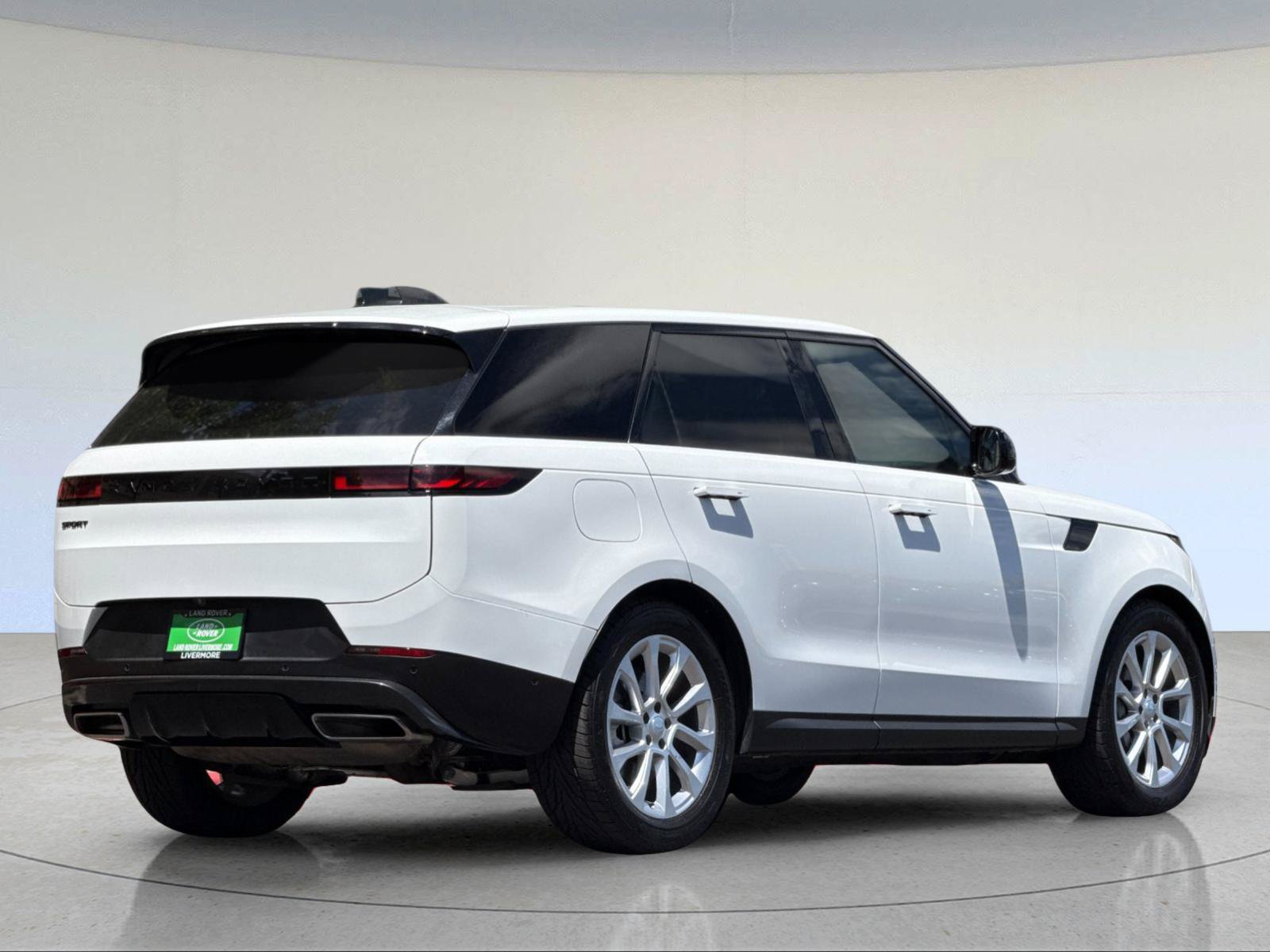 Used 2025 Land Rover Range Rover Sport SE AWD/4WD image 6