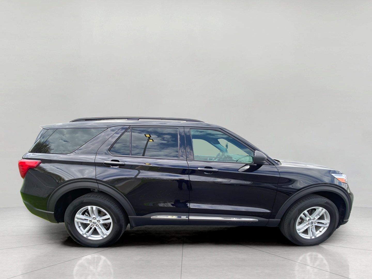 Certified 2024 Ford Explorer XLT AWD/4WD image 6