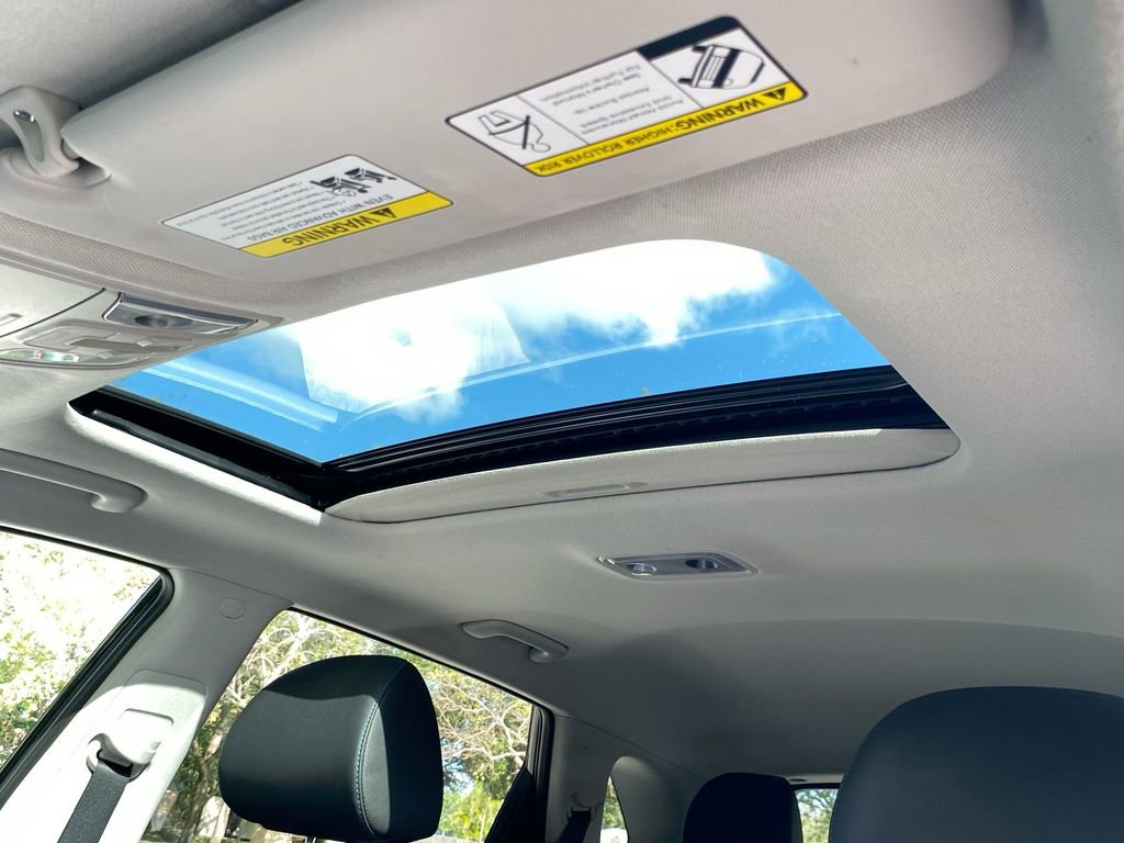 Used 2021 Kia Niro EX Premium w/ Cold Weather Package image 12