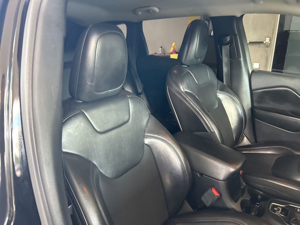 Used 2019 Jeep Cherokee Altitude image 18