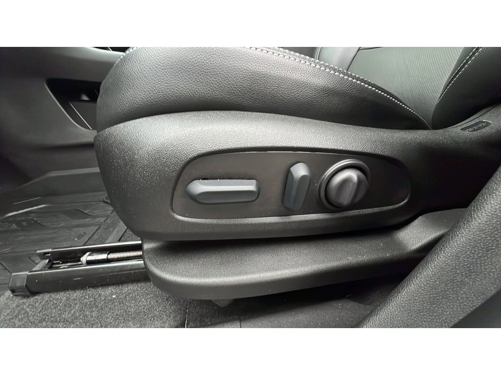 Certified 2024 GMC Terrain SLT w/ Infotainment Package II image 25