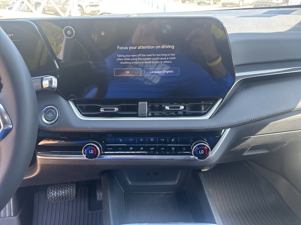 New 2026 Chevrolet Equinox LT w/ Convenience Package II FWD image 32