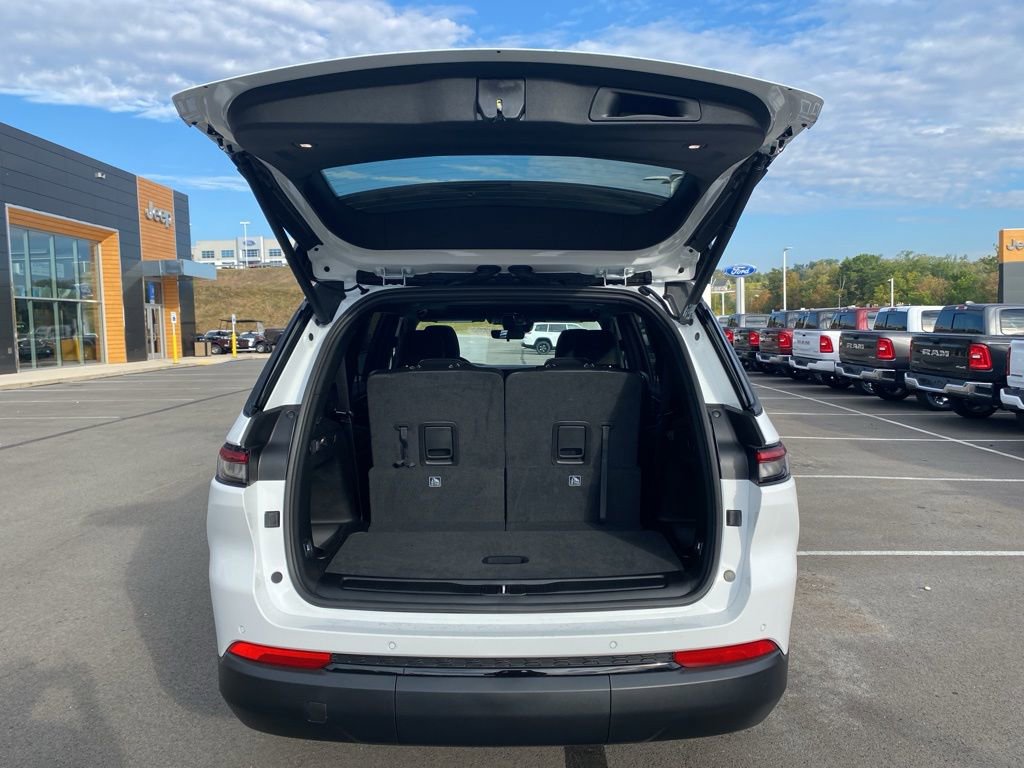 New 2025 Jeep Grand Cherokee L Altitude image 15