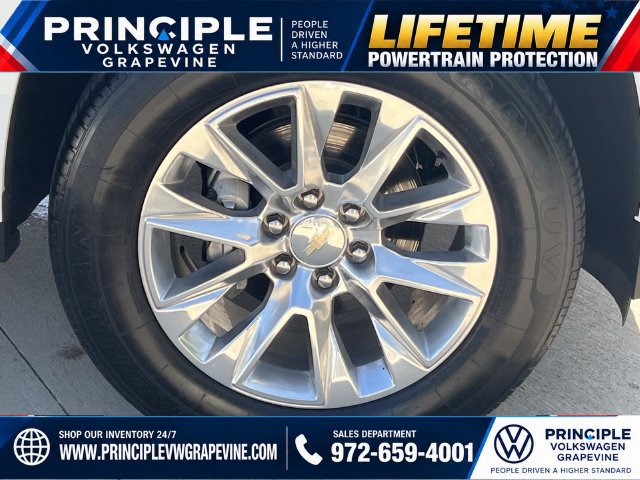 Used 2023 Chevrolet Suburban Premier AWD/4WD image 3