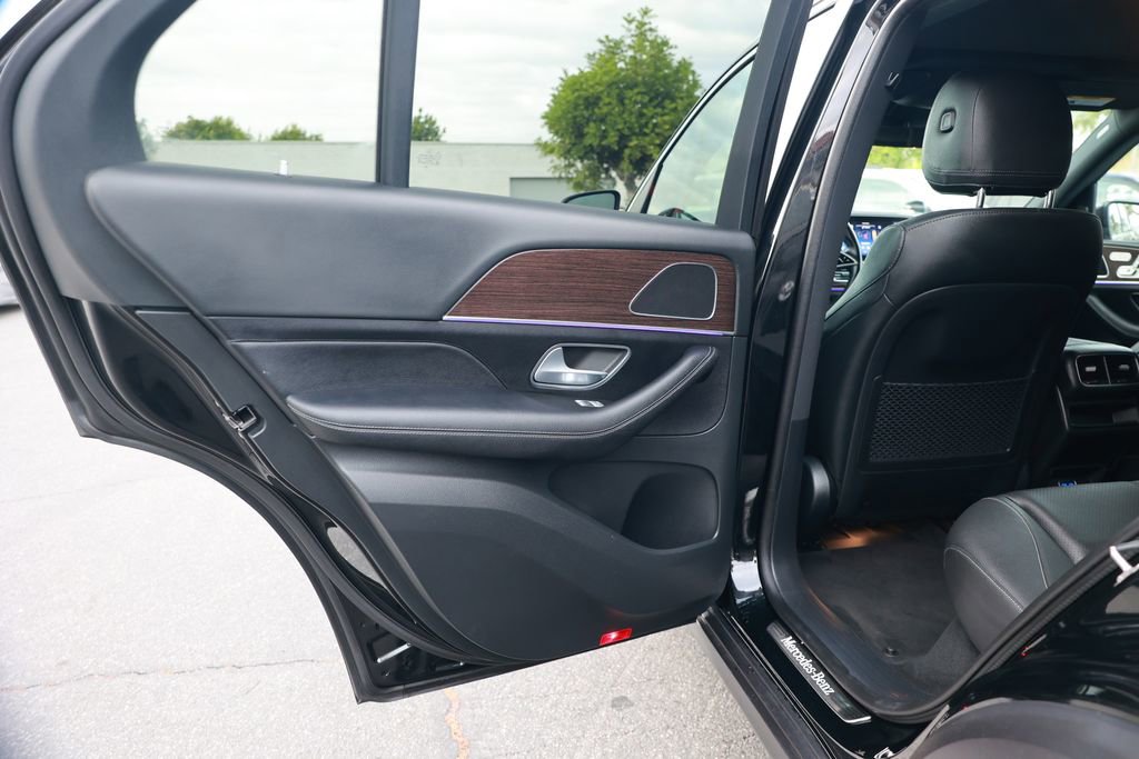 Used 2025 Mercedes-Benz GLE 450e 4MATIC w/ Driver Assistance Package image 37