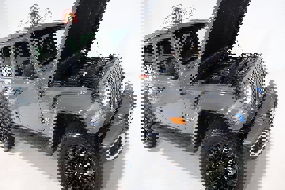 Used 2022 Jeep Wrangler Unlimited Sahara w/ Cold Weather Group image 89