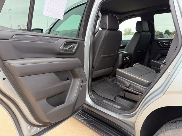 Used 2024 GMC Yukon SLT w/ SLT Premium Package AWD/4WD image 35