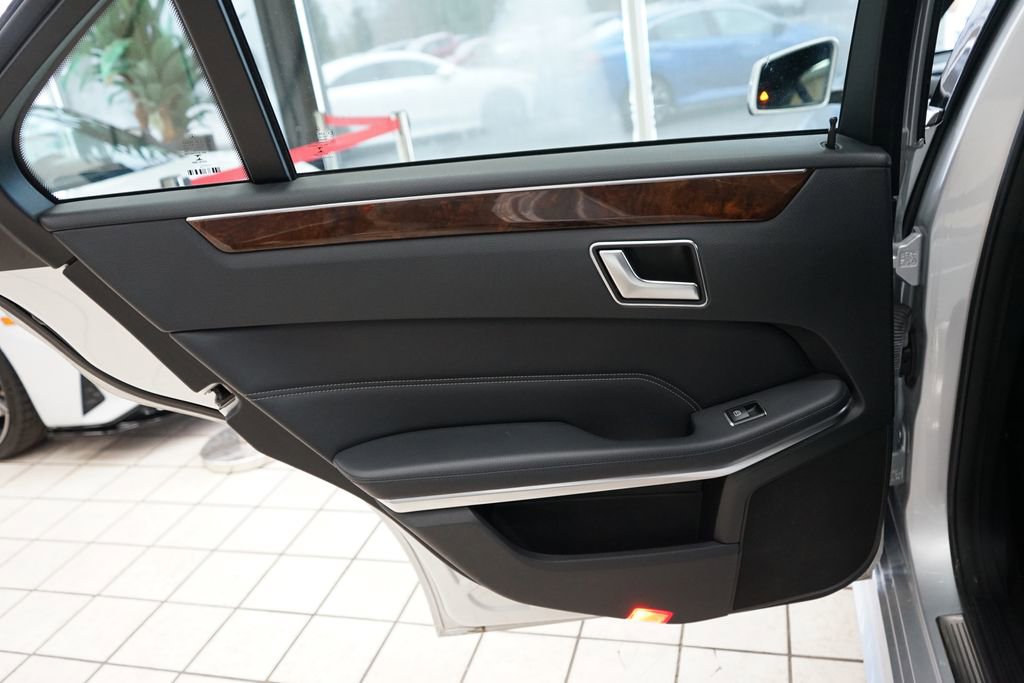Used 2014 Mercedes-Benz E 350 4MATIC Sedan image 46