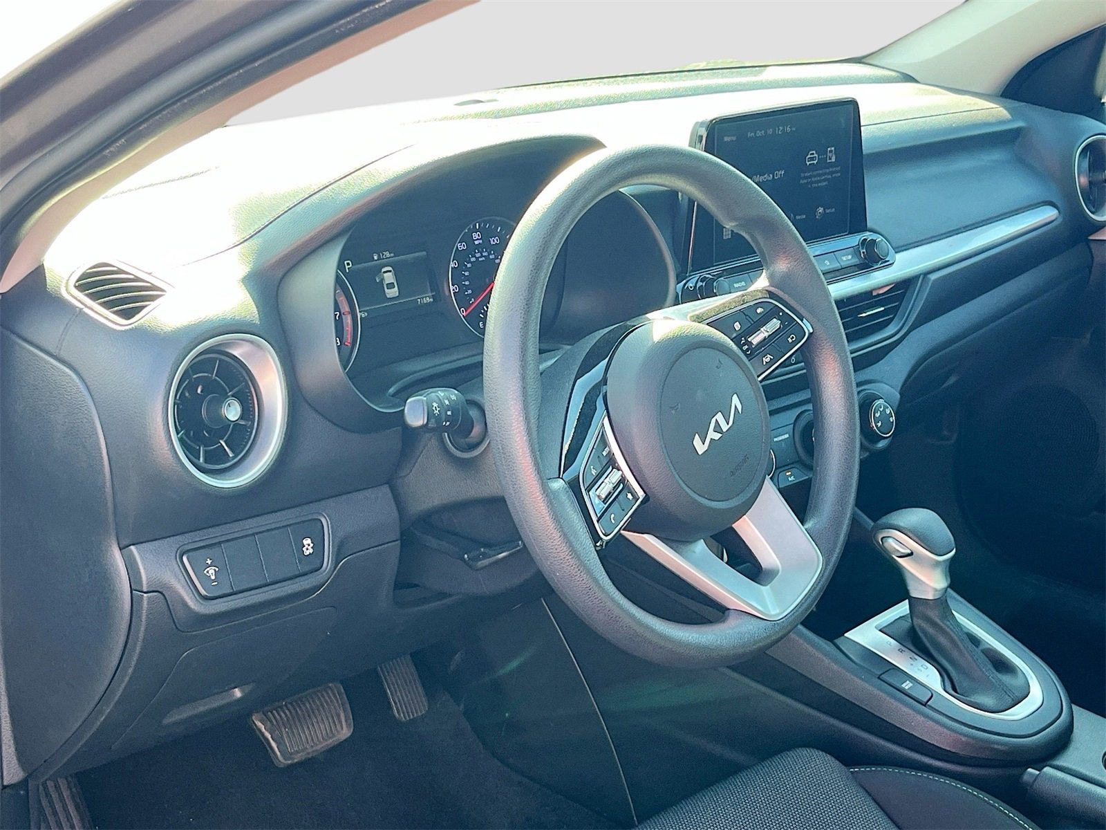 Used 2023 Kia Forte LXS image 9