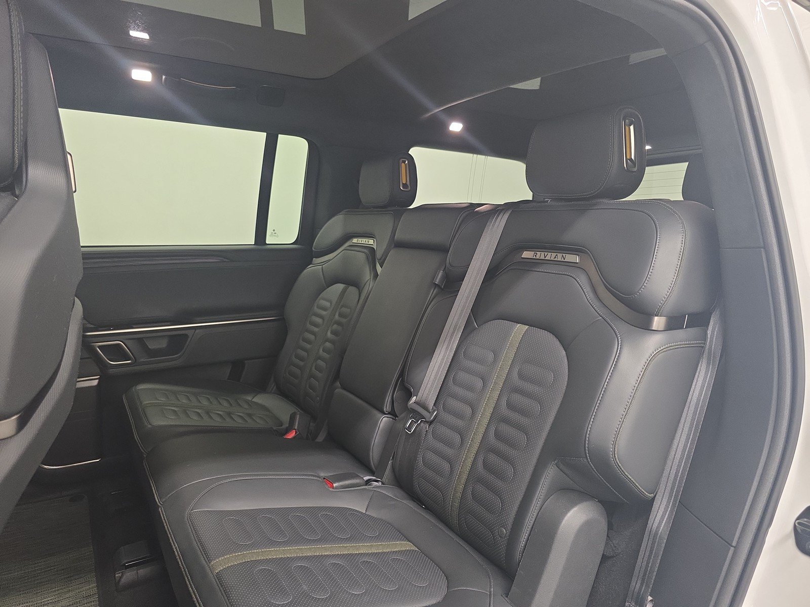 Used 2024 Rivian R1S Adventure AWD/4WD image 21