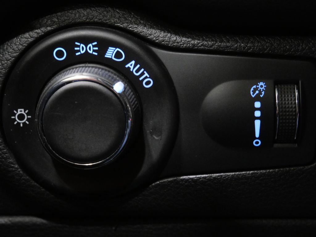 Used 2023 Dodge Durango SXT w/ SXT Blacktop Group AWD/4WD image 15
