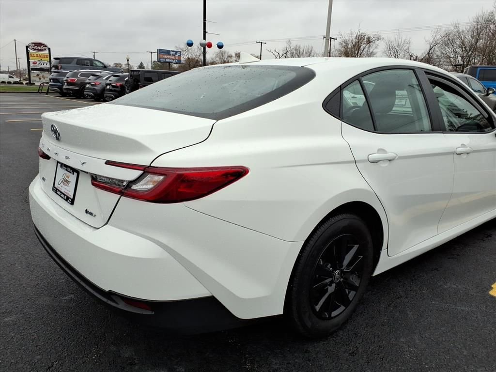Used 2025 Toyota Camry LE image 5