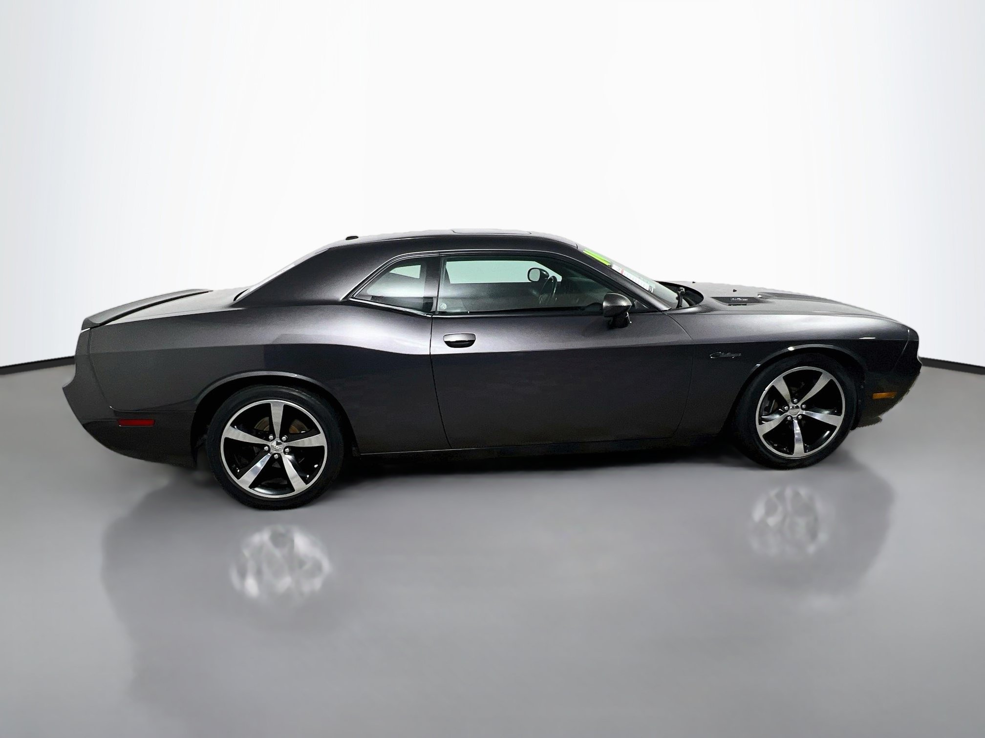 Used 2014 Dodge Challenger R/T RWD image 3