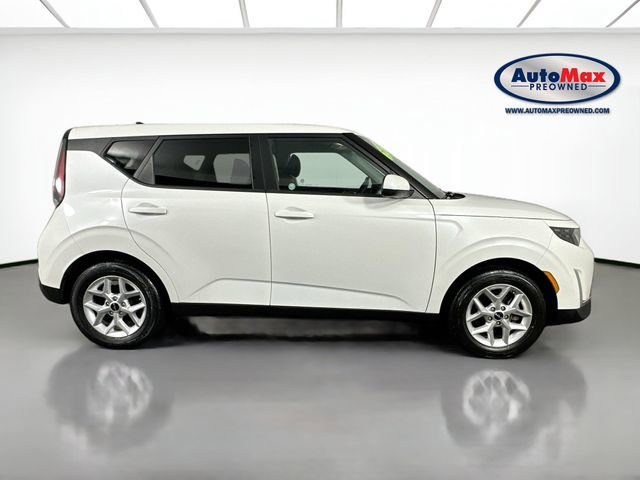 Used 2024 Kia Soul LX w/ Option Group 015 FWD image 9