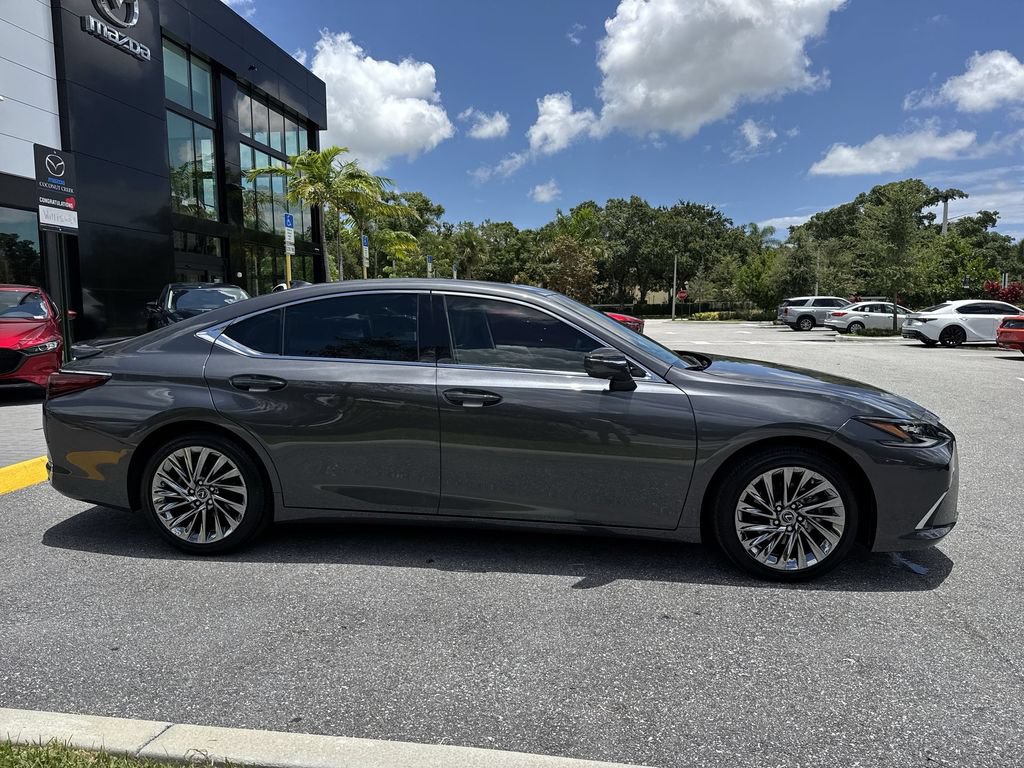 Used 2024 Lexus ES 300h Ultra Luxury w/ Accessory Package (Z2) FWD image 5