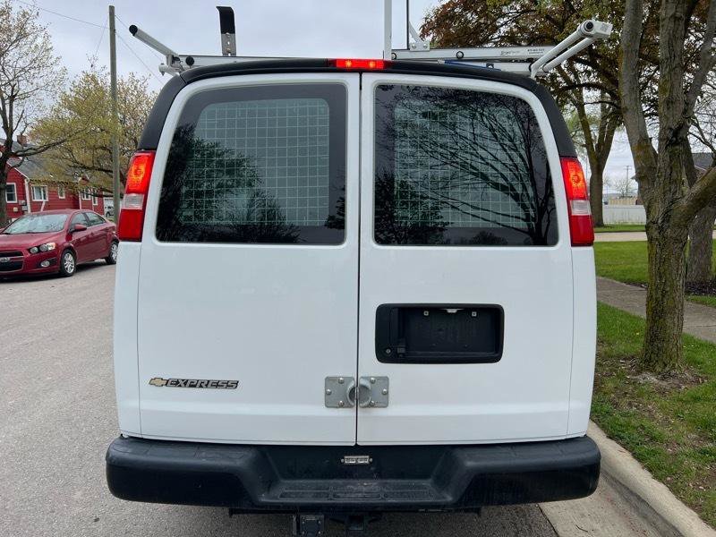 Used 2021 Chevrolet Express 2500 w/ Driver Convenience Package RWD image 4