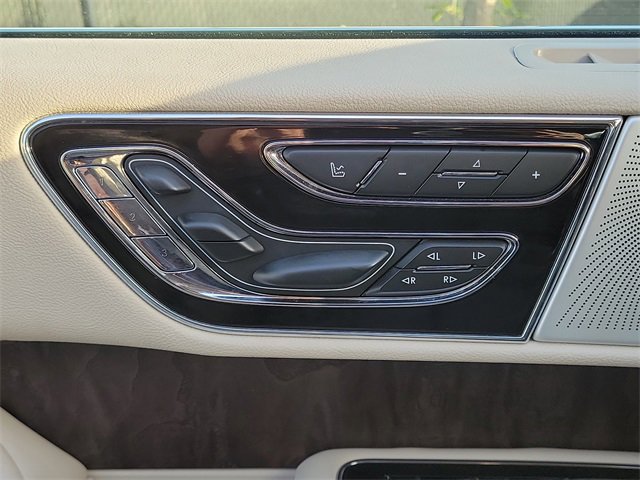 Used 2020 Lincoln Navigator Reserve w/ Luxury Package image 28