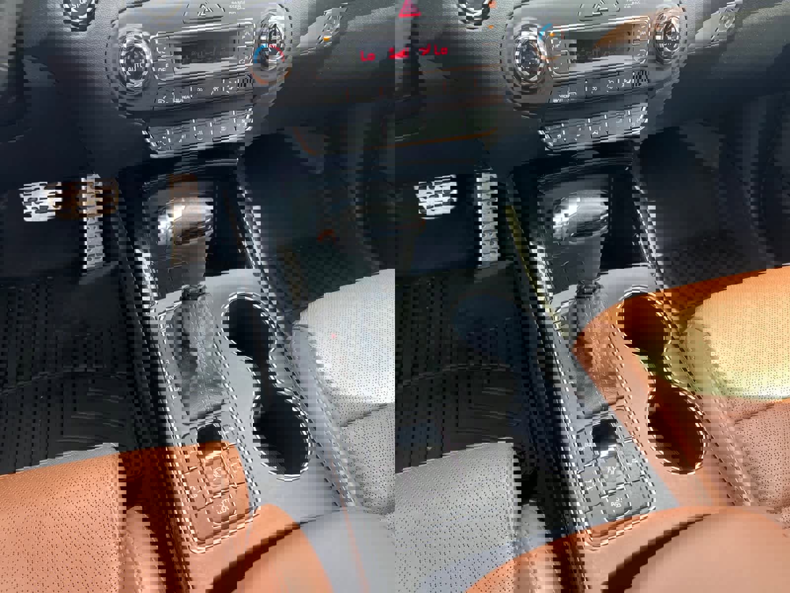 Used 2019 Kia Sorento SX image 15