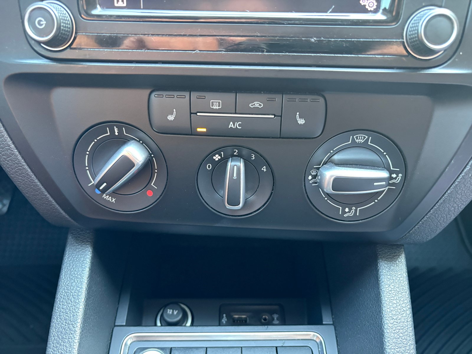 Used 2017 Volkswagen Jetta SE FWD image 16
