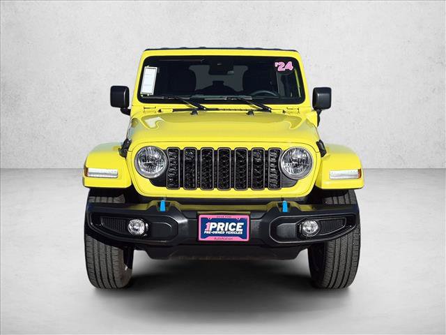 Used 2024 Jeep Wrangler Unlimited w/ Convenience Group AWD/4WD image 2