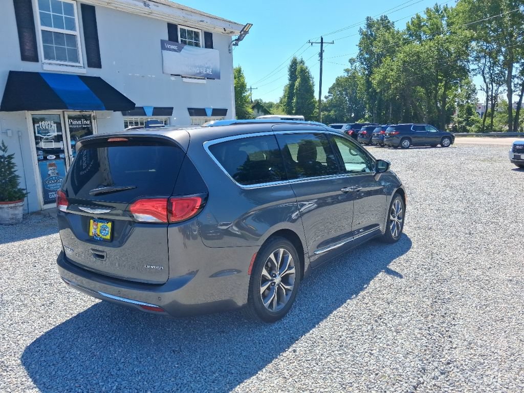 Used 2017 Chrysler Pacifica Limited w/ UConnect Theater Package FWD image 2