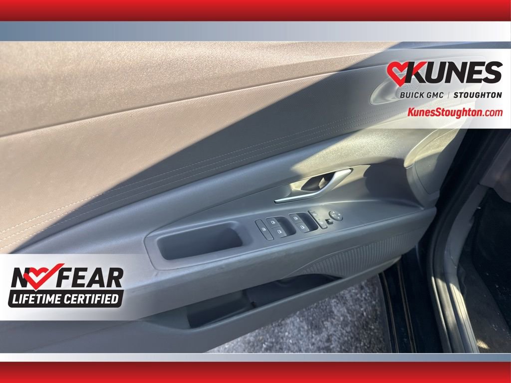 Used 2022 Hyundai Elantra SEL image 18