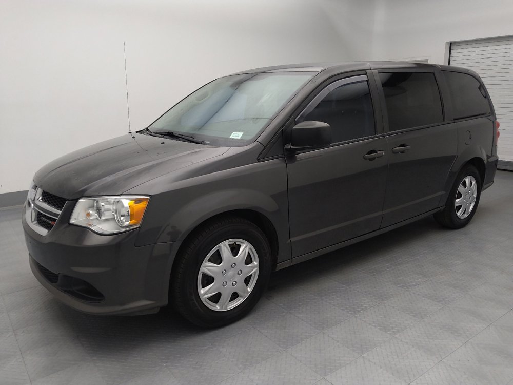 Used 2020 Dodge Grand Caravan SE w/ UConnect Hands-Free Group image 2
