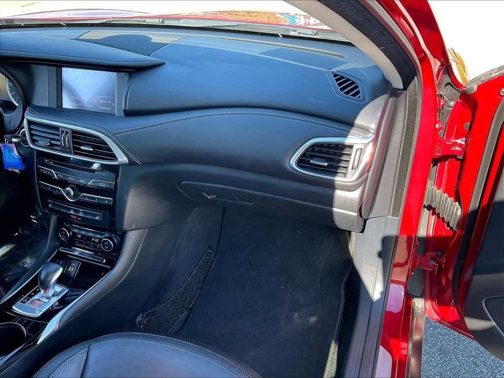 Used 2017 INFINITI QX30 Premium AWD/4WD image 12