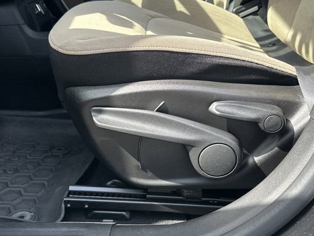 Used 2016 Jeep Renegade Latitude image 11