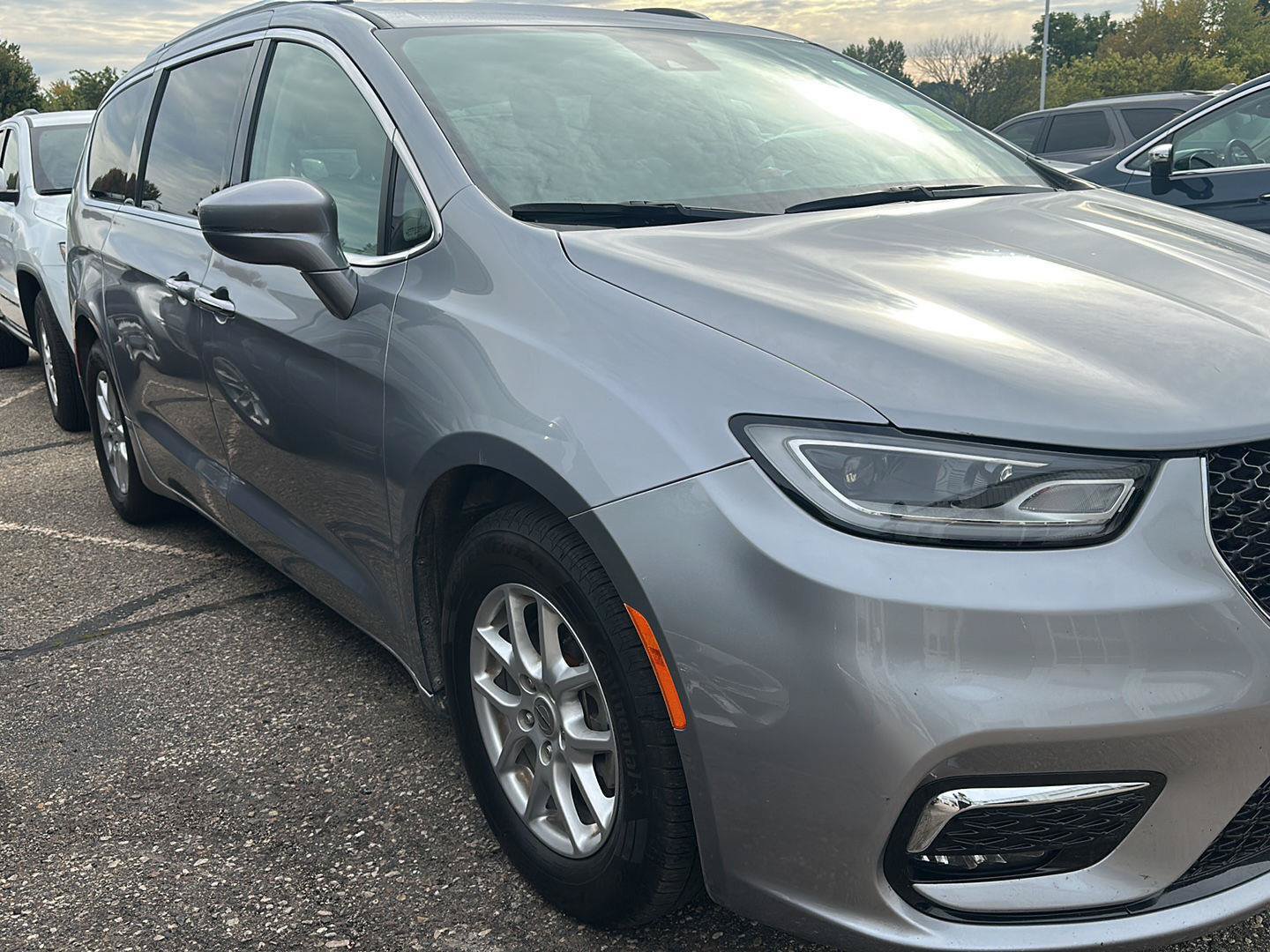 Used 2021 Chrysler Pacifica Touring-L FWD image 20