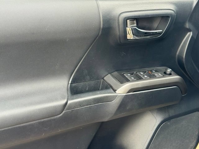 Used 2019 Toyota Tacoma TRD Off-Road w/ Technology Package AWD/4WD image 12