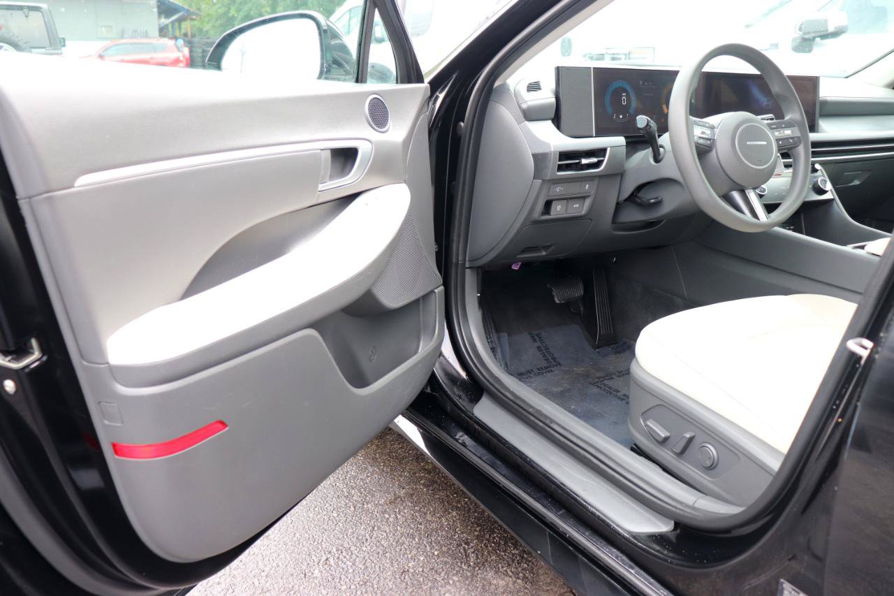 Used 2025 Hyundai Sonata SEL FWD image 10