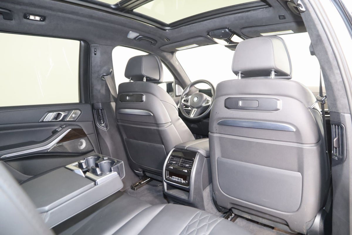 Used 2023 BMW X7 M60i w/ Executive Package image 17