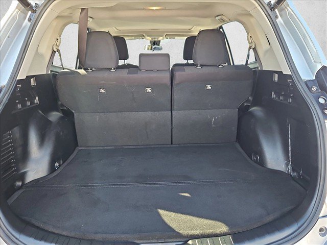 Used 2018 Toyota RAV4 XLE FWD image 6