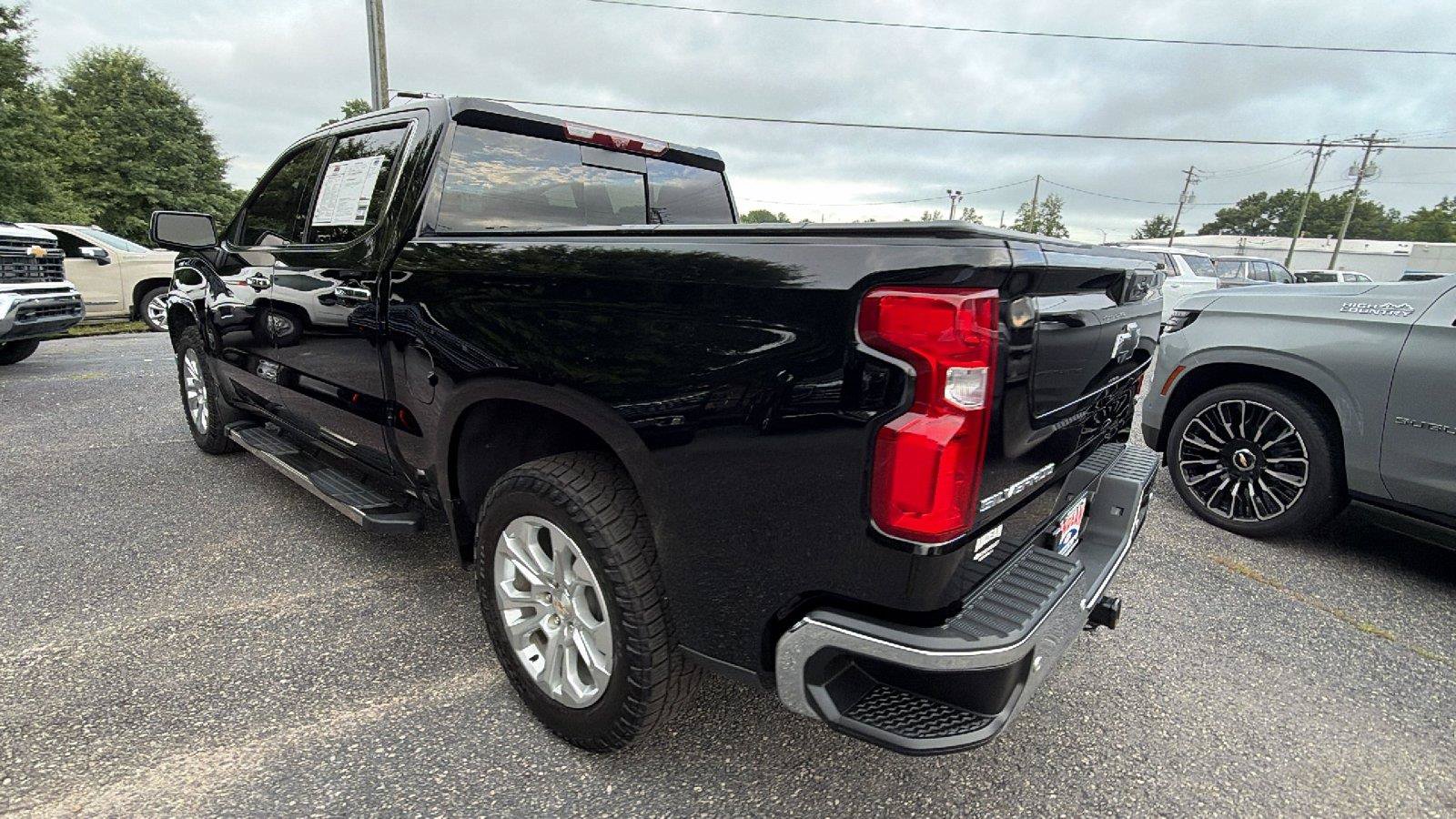 Used 2024 Chevrolet Silverado 1500 LTZ w/ LTZ Premium Package AWD/4WD image 11